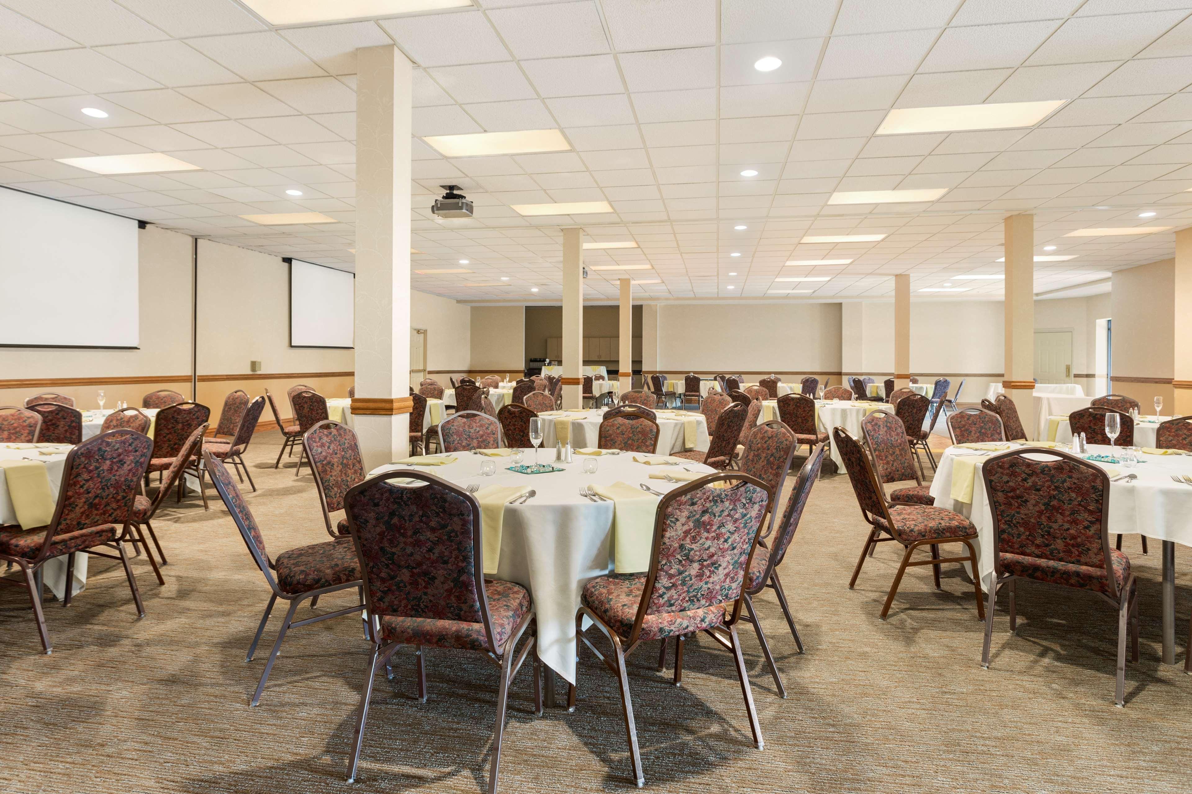 Country Inn & Suites By Radisson, Lincoln North Hotel And Conference Center, Ne Экстерьер фото